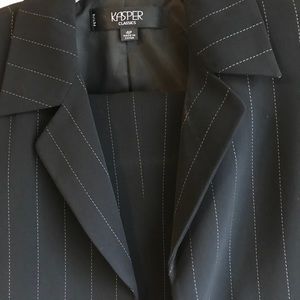 An elegant pant suit 4P